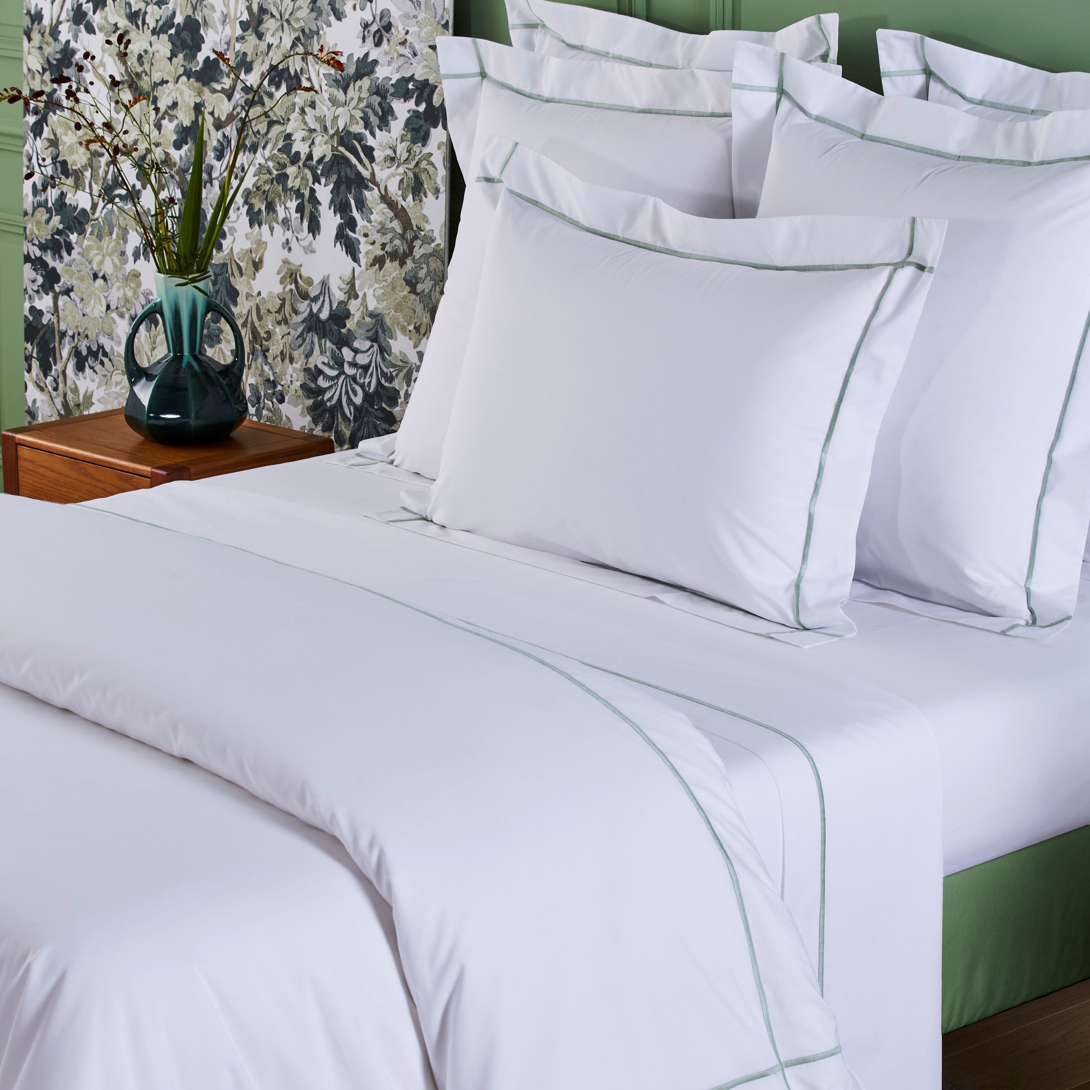 Athena par Yves Delorme