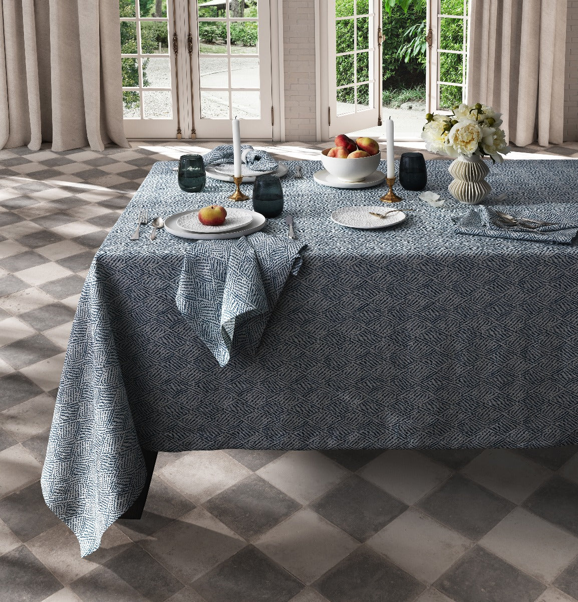 Duma Diamond Tablecloth & Napkin Set