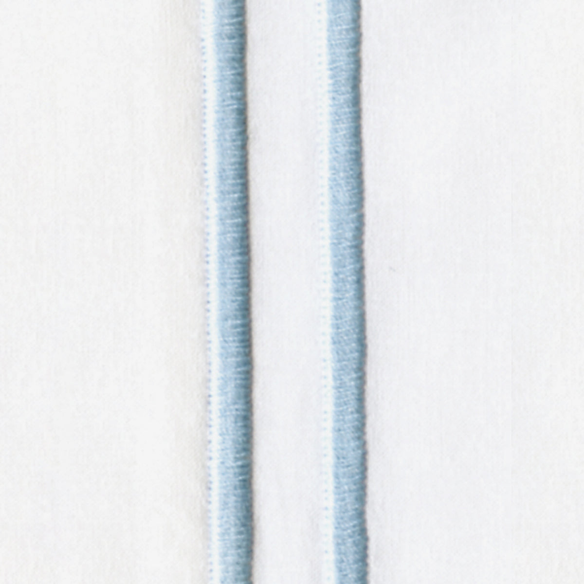 White/Blue - Blanc/Bleu