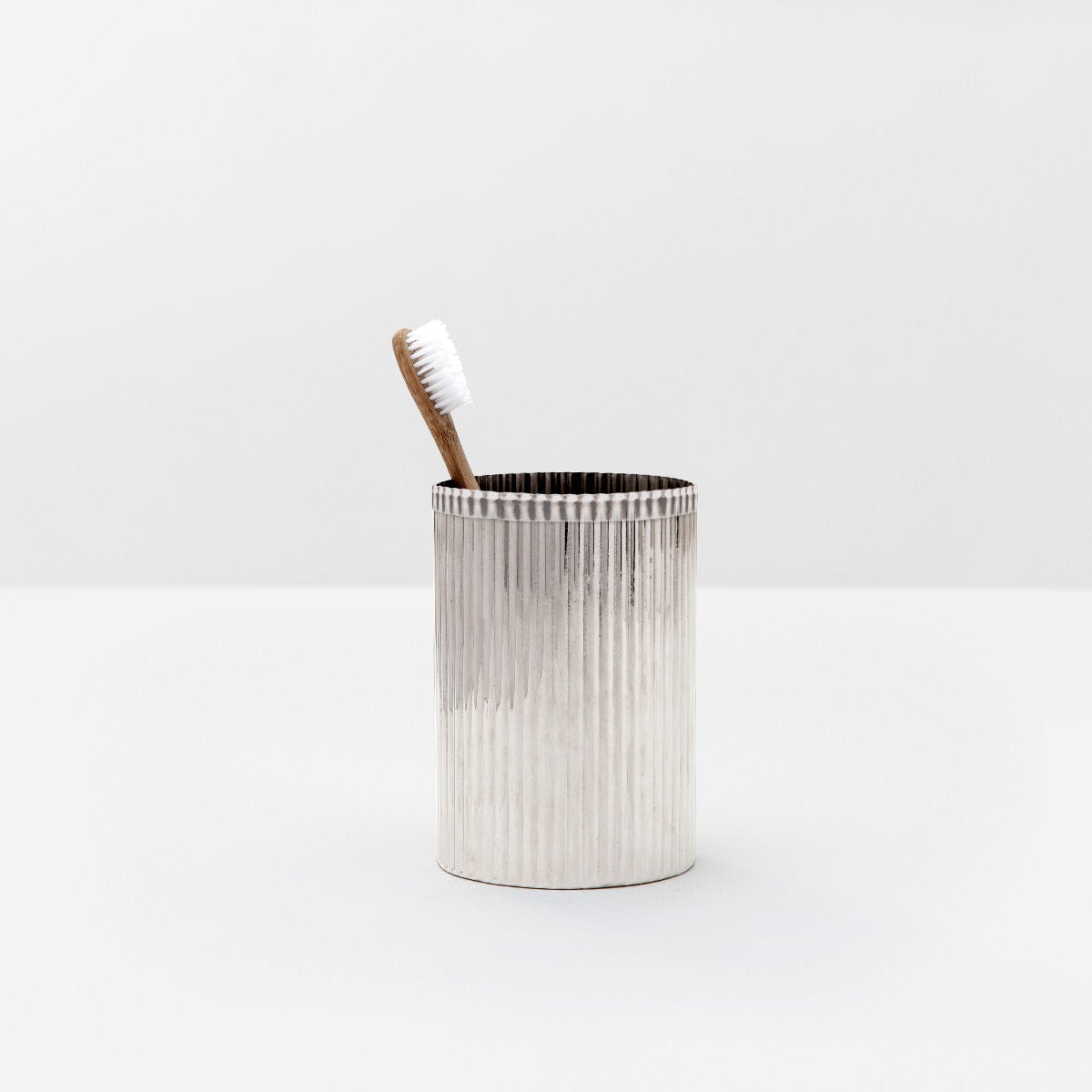 Tooth Brush Holder/Porte brosse a dents