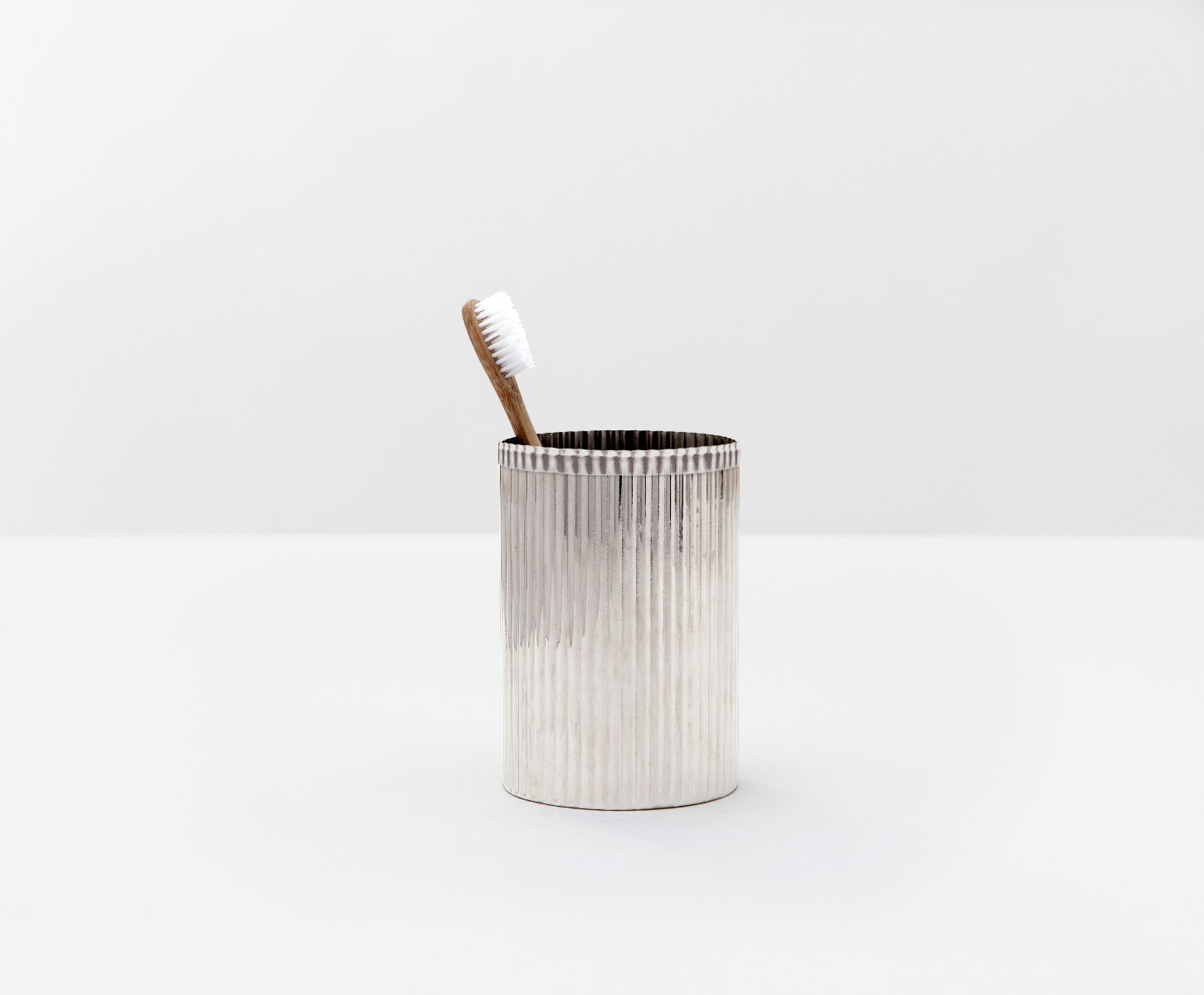 Tooth Brush Holder/Porte brosse a dents